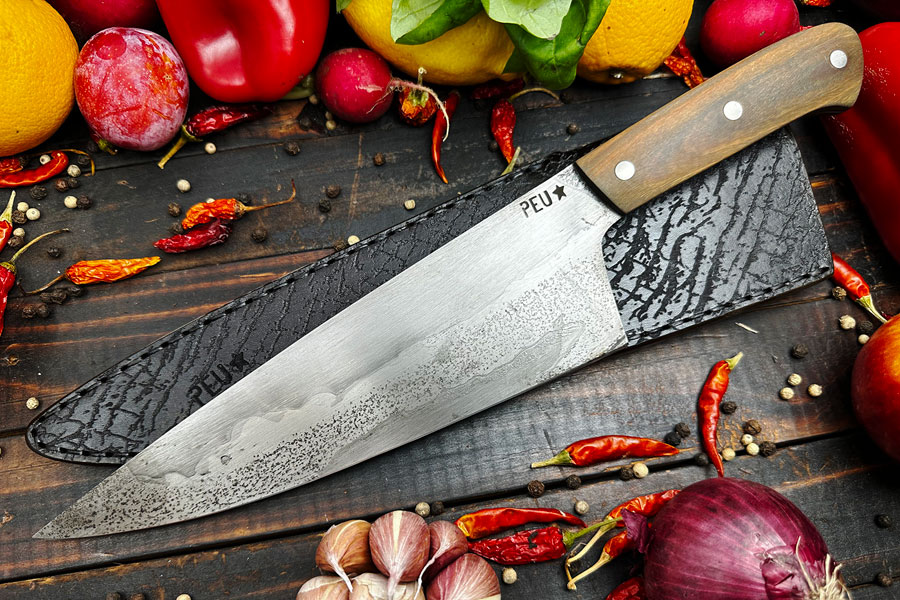 Chef's Knife (Cocinero 210mm) with Argentine Lignum Vitae and O2 Carbon Steel